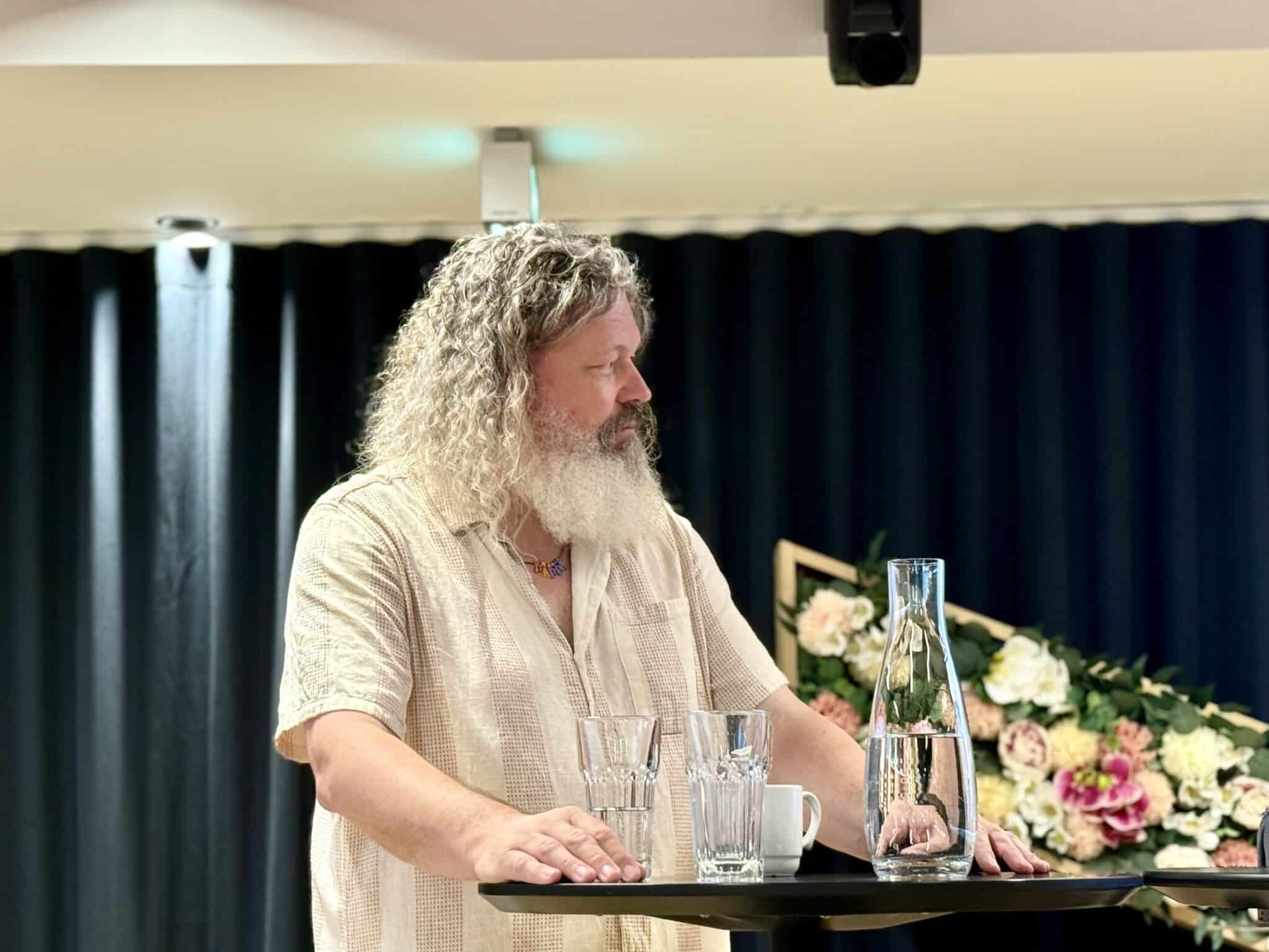 Torgeir Waterhouse i Otte, og redaktør av boka “Logg på” som hjelper oss å forstå debatten om teknologi, læring og utdanning.