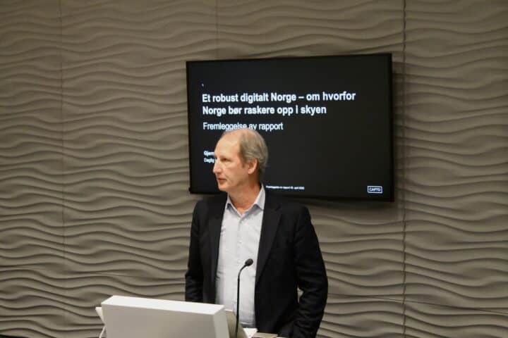 Gjermund Lanestedt i Capto har på oppdrag fra IKT-Norge skrevet rapporten "Et robust digitalt Norge - om hvorfor Norge bør raskere opp i skyen". Han er daglig leder av Capto og rådgiver innen digital transformasjon.