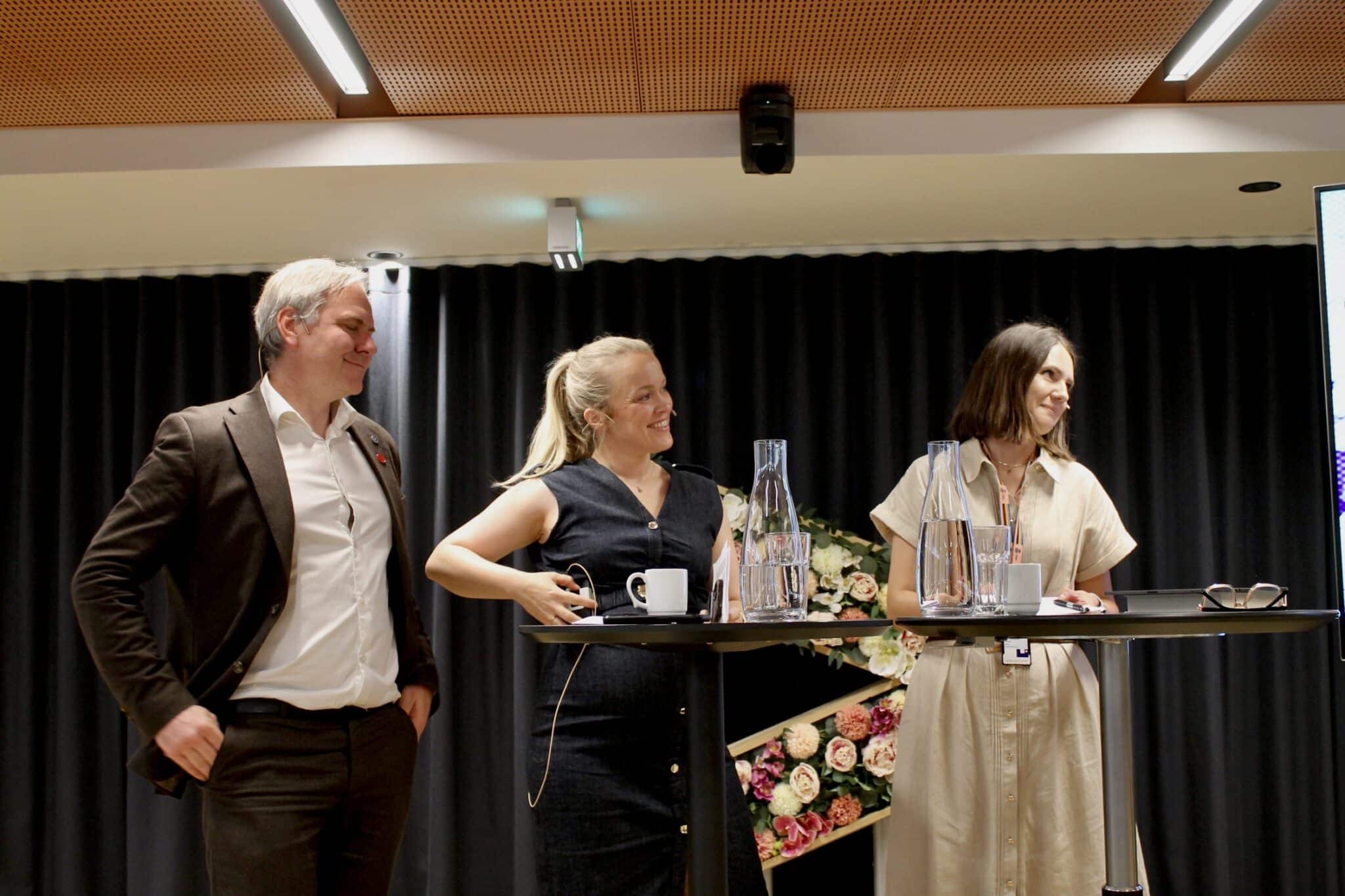Politikere om grep for digitale ferdigheter og læring med Julie Remen Midtgarden, byråd for utdanning i Oslo/Høyre, Synnøve Mjeldheim Skaar, statssekretær i Kunnskapsdepartementet/Arbeiderpartiet og Alfred Bjørlo, stortingsrepresentant Venstre.